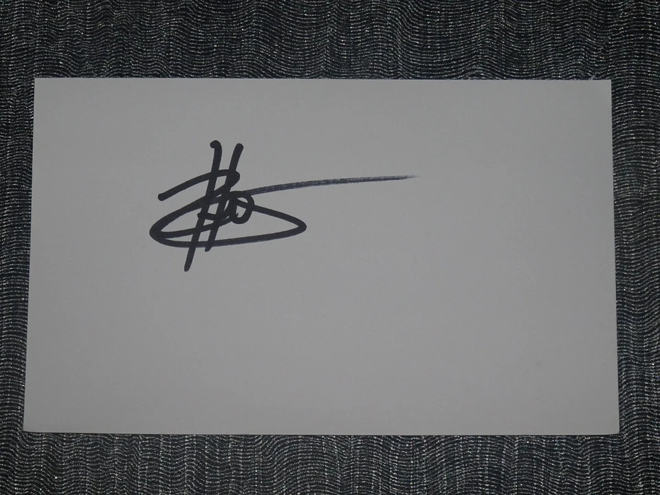 Autografo firmato Zharnel Hughes (Team GB atletica britannica Parigi 2024 Olimpiadi) - Immagine 1 di 1