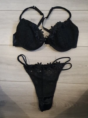 Conjunto de sujetador y tanga de encaje negro vintage La Senza talla 38C y 16 nuevo sin etiquetas Foto 1 de 4