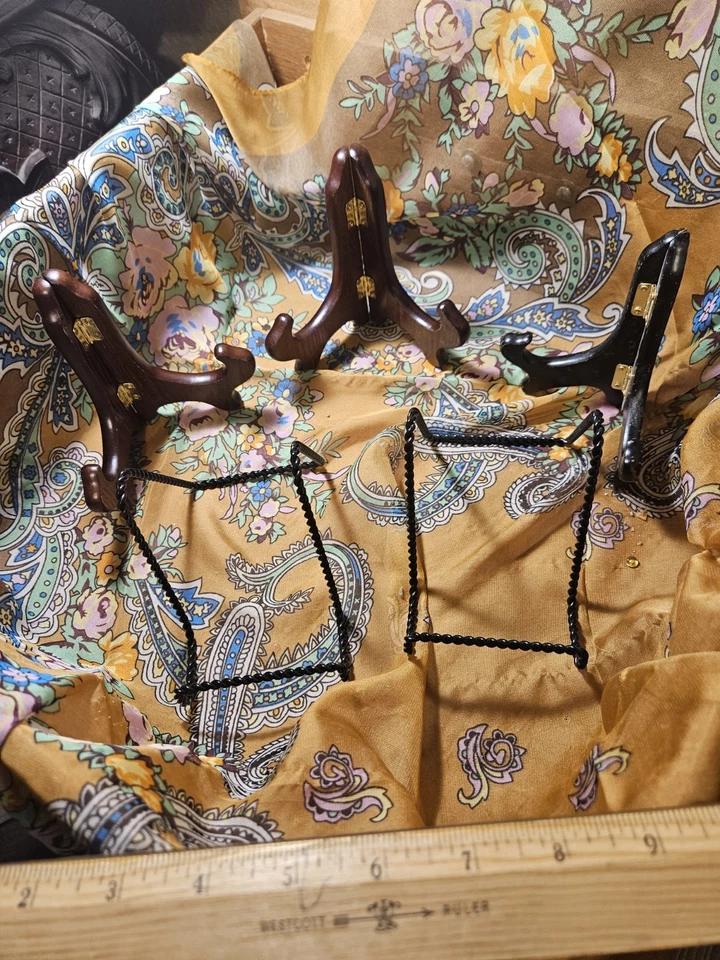 ENORME LOTE 5 CABALLETES EXPOSITORES DE MESA DE MADERA Y METAL DE TAMAÑO MEDIANO PARA HOGAR Y NEGOCIOS Foto 1 de 1