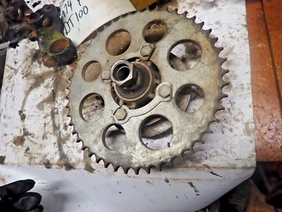 Yamaha DT 100 1974 piñón trasero/eje de trozo Foto 1 de 3