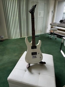 Jackson JS11 Dinky Electric Guitar Gloss White Rosewood - Picture 1 of 20