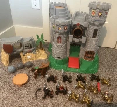 Fisher Price 1994 Great Adventures Castle Juego + Isla Pirata + ¡12 Caballeros! Foto 1 de 4
