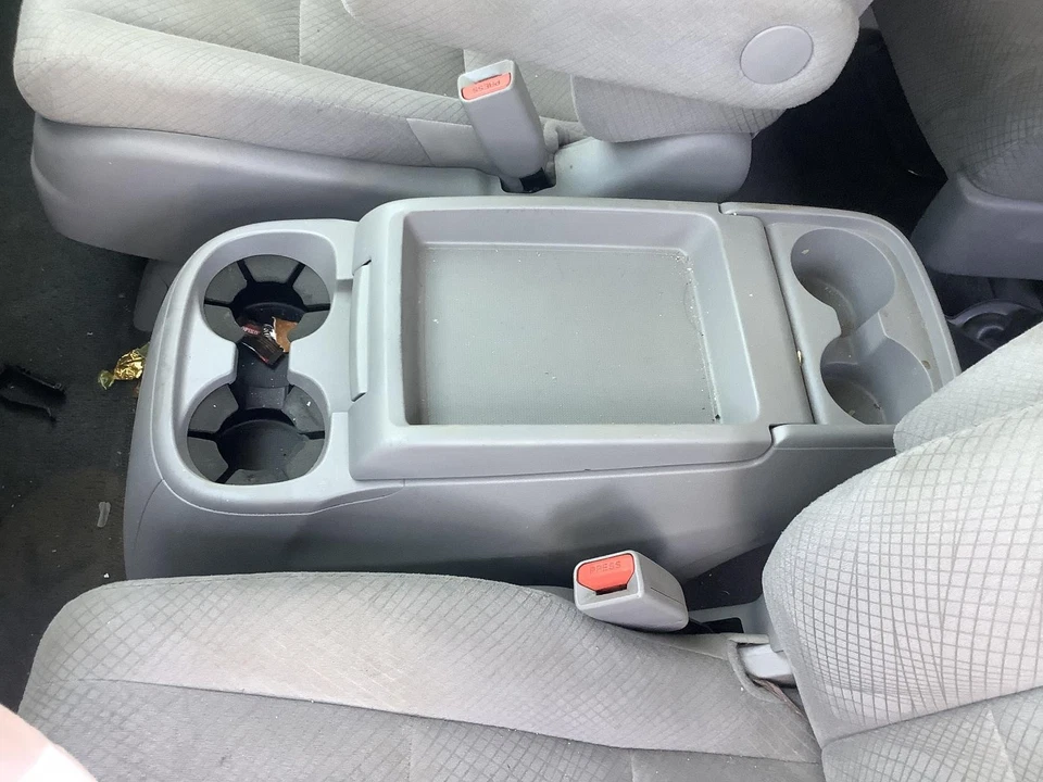 Console central inferior dianteiro usado serve para: 2014 Honda Odyssey piso 4 porta-copos frontal - Imagem 1 de 4