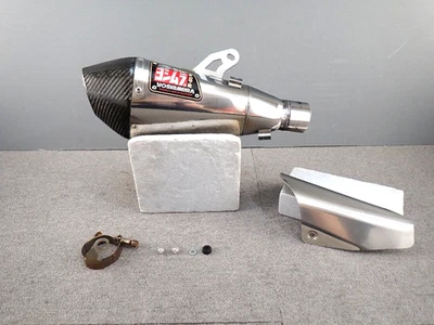 Suzuki GSX-R600/750 K8-L0 2008–10 Yoshimura Carbon Slip-On Muffler Silencer - Image 1 of 4