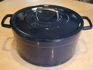 TOTALMENTE NUEVO Olla Horno Holandesa Martha Stewart 8 Cuartos Esmalte Hierro Fundido AZUL REAL - Imagen 1 de 8