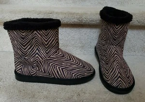New Vera Bradley Women's Cozy Zebra Print Slipper Boots Thick Soles Women's 7-8M - Picture 1 of 7