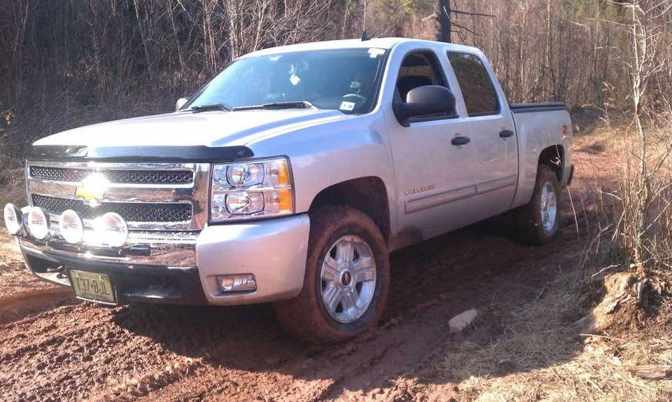 Barra de parachoques delantera PIAA negra para Chevrolet Silverado 1500 2014-2019 Foto 1 de 4