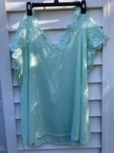Woman’s Shirt Lacy Shoulders Short Sleeve Sz 18 Flared Bottom T-Shirt Material - Picture 1 of 10