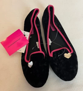 Betsey Johnson Hausschuhe L 9-10 Kunstfell Samt silber Herz schwarz mit rosa Borte - Bild 1 von 3
