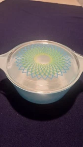 MINT UNUSED Pyrex Spirograph 1960 Promotional Blue & Green 2.5 QT 475 Casserole - Picture 1 of 6