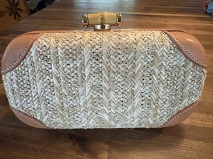 J. McLaughlin Clutch Stroh und Leder Faux Bambus Verschluss - Bild 1 von 8