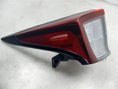 LUZ TRASERA MONTADA EN CUARTO LADO CONDUCTOR TOYOTA PRIUS 19-22  Foto 1 de 4