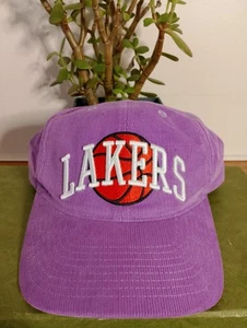 Mitchell & Ness LOS ANGELES LAKERS CORD ARCH DEADSTOCK DRUCKKNOPFLASCHE MÜTZE - LILA - Bild 1 von 12