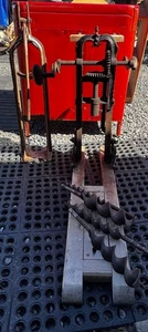 Bello trapano alesatrice vintage pieghevole a manovella fienile/post/travi - Foto 1 di 12