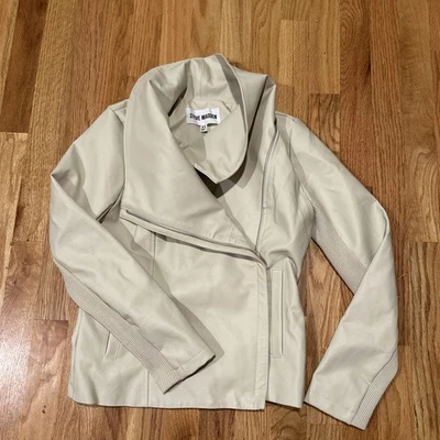Chaqueta Steve Madden de imitación de cuero crema/beige XS NUEVA SIN ETIQUETAS Elegante descentrada con cremallera Foto 1 de 4