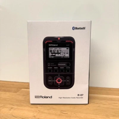 Roland Hi-Res Audio Recorder R-07-BK Black Linear PCM Recorder New in Box - Image 1 of 4