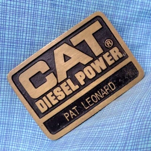 CAT Diesel Power Gürtelschnalle Western Equipment Co Mitarbeiter Vintage Messing .QRT701 - Bild 1 von 9