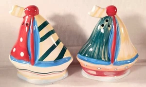 Juego de coctelera de sal y pimienta para velero. Colorido tema de playa. China. 3,25" de alto - Imagen 1 de 9