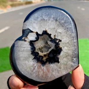 134G Natural beautiful heart-shapedagate crystal cave super large gem - Picture 1 of 21
