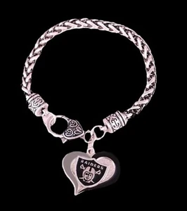 Pulsera de plata tejida con broche colgante con dije de corazón de fútbol - Imagen 1 de 2