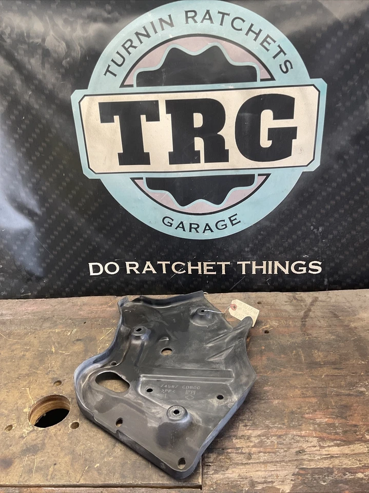 03-08 Nissan 350z Infiniti G35 protetor contra respingos traseiro esquerdo piso 74587-CD800 - Imagem 1 de 4