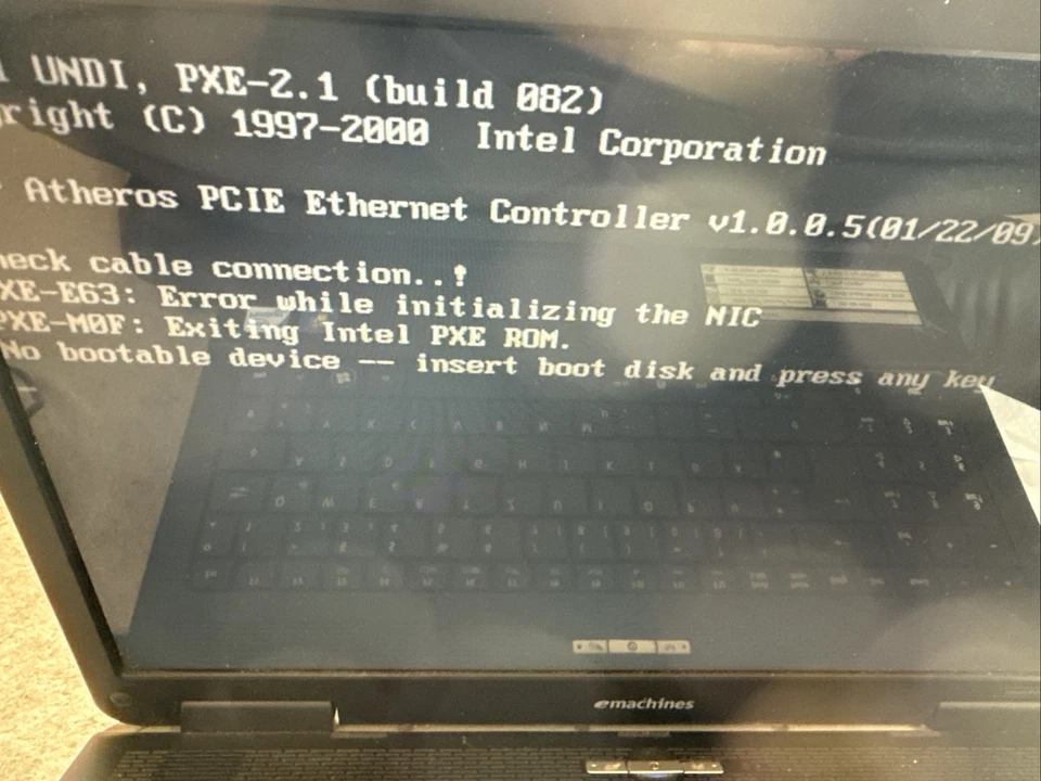 Laptop Emachines E727 - Bild 1 von 4