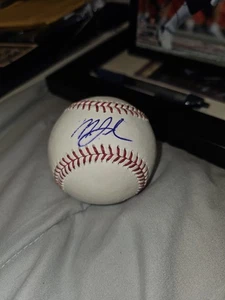Mystery To Me handsignierter Omlb Baseball - Bild 1 von 2