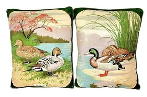 Set di due cuscini da cabina vintage MCM trapuntati rialzati anatre 3D "Pintail" "Mallard" - Foto 1 di 10