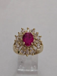 Anello cocktail oro giallo 14 kt laboratorio rubino rosso tondo N pietre zirconi baguette misura 5,5 - Foto 1 di 9