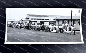 Pan American World Airways Strike Protest US Flagge 1954 Original Pressefoto - Bild 1 von 3