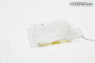 Chrysler 300 2012-2023 puerta trasera izquierda o derecha luz cortesía lámpara OEM Foto 1 de 4