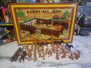 Vtg 1968 LOUIS MARX CARRY-ALL ACTION FORT APACHE PLAY SET  - Picture 1 of 19