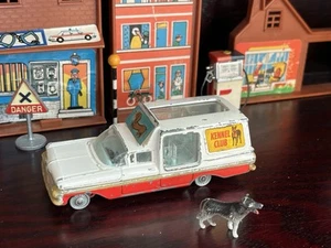 Vintage Corgi Toys Chevrolet Impala Kennel Club Van con un cane modello pressofuso - Foto 1 di 11
