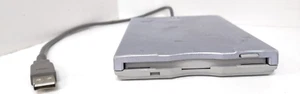 Fujitsu FPCFDD16B USB Floppy Disk Drive 1,44MB 3,5" externes Disketten Laufwerk - Bild 1 von 7