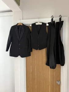 Sirri Boys Black Tuxedo Dinner Suit 6-Piece Set Page Boy Wedding Outfit Age 3-12 - Picture 1 of 11