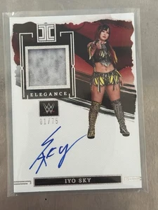 2023 Impeccabile WWE Elegance Materials Iyo Sky Smackdown #1/75 SD - Foto 1 di 2
