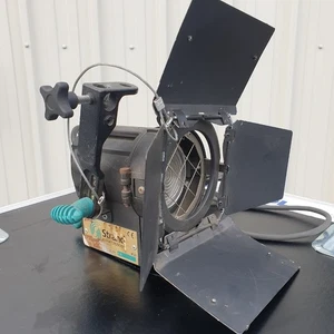 Lámpara de iluminación Strand Quartzcolor 500w Fresnel, usada - Imagen 1 de 1
