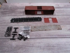 Coche de caja escala HO Accurail 5098 AAR 50' rojo mineral solo datos - Imagen 1 de 4