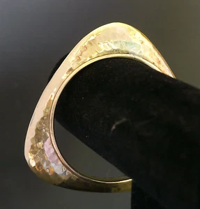 Traumhafter stilvoller dreieckiger Armreif in Handgehämmerter Optik. Tolle Optik! - Bild 1 von 6