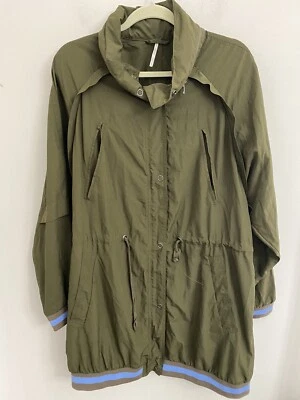 Chaqueta cortavientos Free People para mujer barrida por el viento grande para lluvia al aire libre Foto 1 de 4