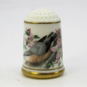 VINTAGE FRANKLIN PORCELAIN THIMBLE 'SITTA EUROPAEA', EURASIAN NUTHATCH FROM 1979 - Foto 1 di 5