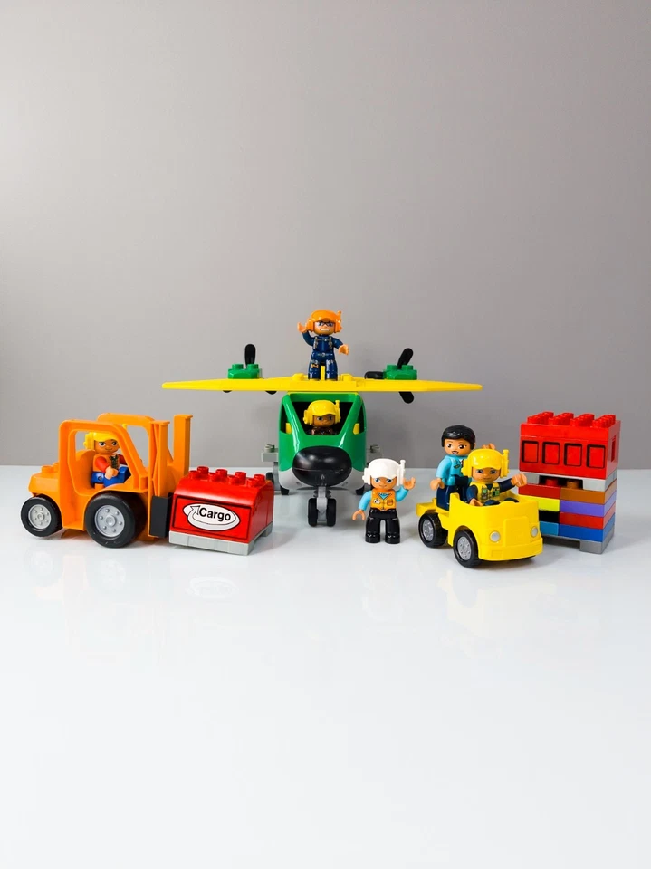LEGO® DUPLO® Frachtflugzeug 5594 Cargo Airport Team Gabelstapler nerdycustom MOC - Bild 1 von 4