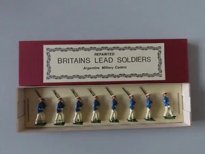 Juego de soldados de juguete de plomo cadetes militares argentinos británicos repintados, 54 mm 1:32 - Imagen 1 de 4