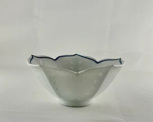 Vintage japanische Porzellan blau & weiß Lotus Schale mit Reis Muster - Bild 1 von 7