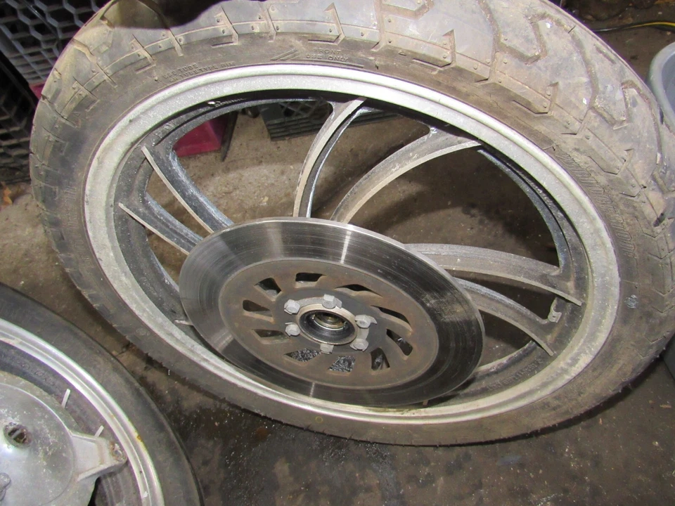 Llanta delantera Yamaha XJ550 1982 Maxim Foto 1 de 1