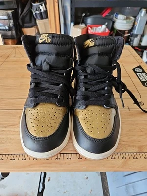 Air Jordan 1 ретро оригинальная высокая черная золотистая размер 8 - Изображение 1 из 4