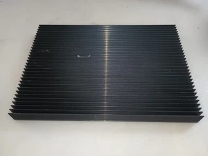 Disipador de calor grande de aluminio; 349 mm x 247 mm x 28 mm 4,8 libras. - Imagen 1 de 4