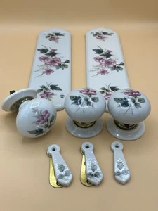 Vintage Ceramic Floral Door Furniture Knobs X 3 Finger Plates X 2 Keyhole Covers - Picture 1 of 3
