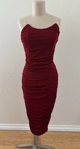 NEU Fashion Nova weinrot gerafftes trägerloses Bodycon-Kleid - Größe Large - Bild 1 von 6