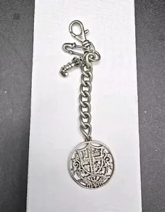 Ciondolo rotondo vintage Juicy Couture tono argento con corona J diamanti finti portachiavi - Foto 1 di 8